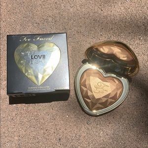 Too Faced Highlighter